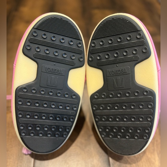 Moon Boot Pink Lace-Up Winter Boots with Branded Cuff - Picture 11 of 16